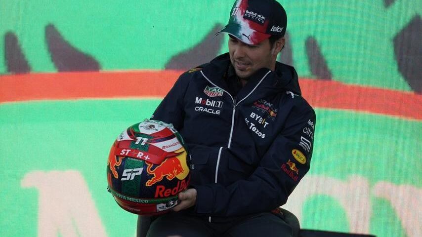 Sergio Pérez mostró el casco que usará en el GP de México