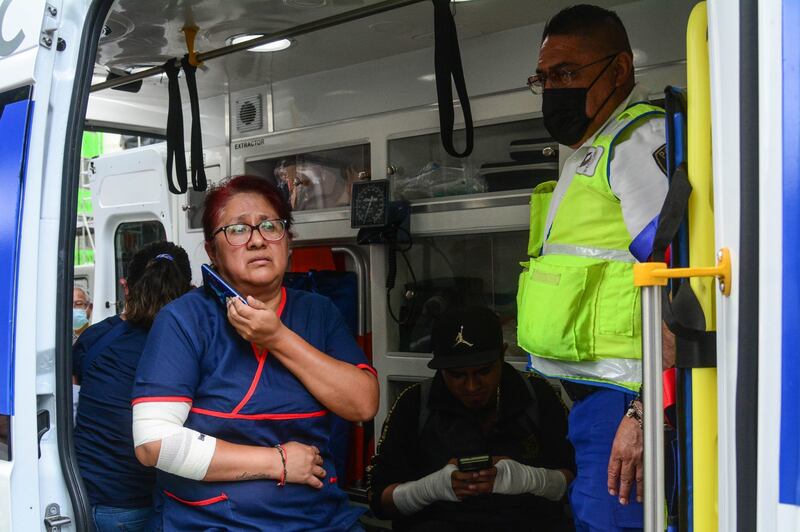 Choque de Metrobús en Insurgentes deja a 20 pasajeros heridos