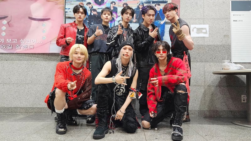 La tercera entrega de la franquicia con clasificación R trae de vuelta a Ryan Reynolds y Hugh Jackman con una carga de acción y el K-pop de Stray Kids en su banda sonora