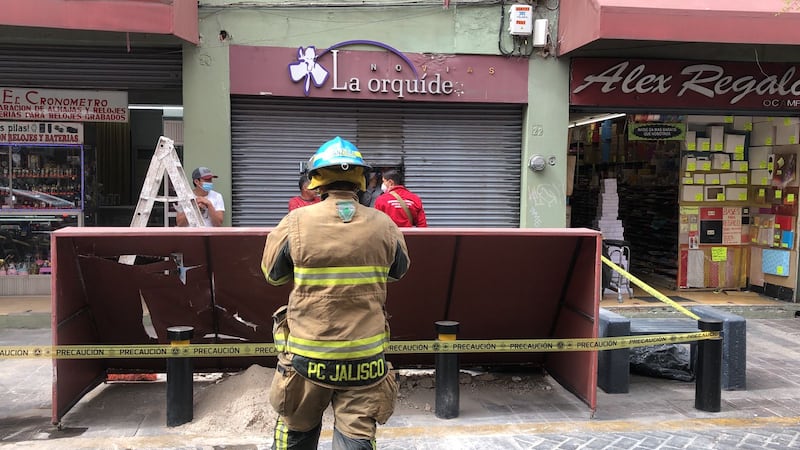 A pesar de ser una zona de mucho tránsito, al momento del accidente ninguna persona pasaba por debajo del edificio.