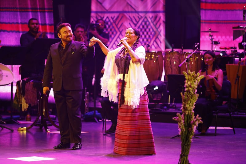 La antropóloga, cantante y compositora ganadora de 6 Premios Latin Grammy y 1 Premio Grammy presenta una propuesta en directo desde el Palacio de Bellas Artes.