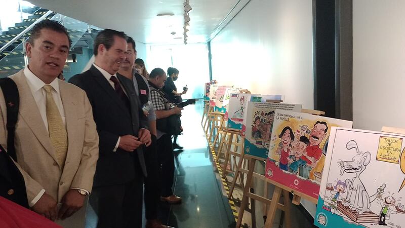 Exposición de caricaturas en el Senado