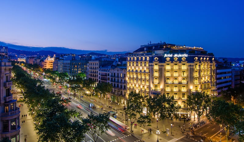 El Majestic Hotel & Spa Barcelona trae su alta cocina al nuevo Heritage Bistró Bar del Hotel Marquis Reforma. Durante marzo, disfruta de un menú exclusivo inspirado en la tradición mediterránea, liderado por el chef David Romero Molina.