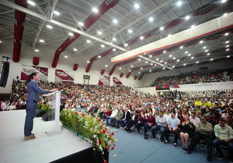 El Gimnasio Nuevo León Unido se llenó a toda su capacidad: 5 mil personas.