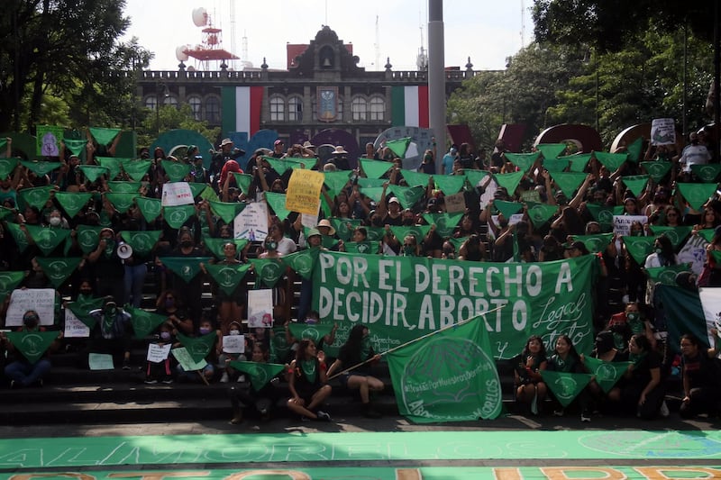 Derechos Humanos de Morelos presenta iniciativa para despenalizar aborto