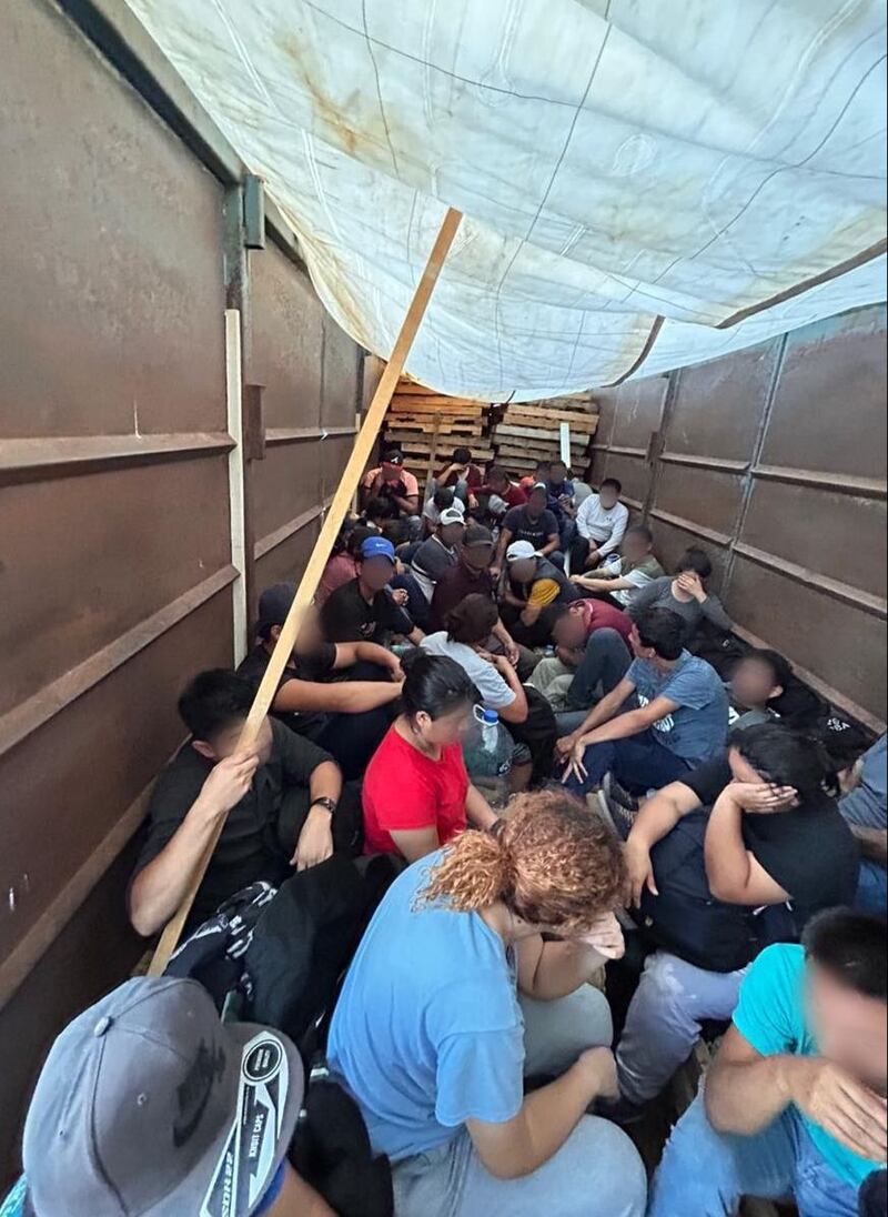 Rescatan a 63 migrantes en desierto de Chihuahua