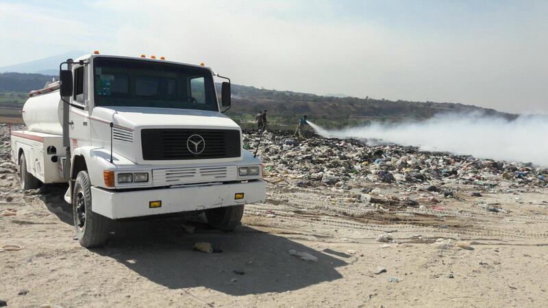 Aunque la basura tenía que estar sepultada, los desechos se encuentran a cielo abierto.