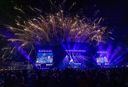 En un encuentro único con sus fanáticos de todas las edades, Los Temerarios ofrecieron la primera de sus dos presentaciones en el Estadio GNP Seguros, recinto que fue testigo de una noche llena de temas que marcaron la carrera de la agrupación en más de 40 años dentro de la industria, por lo cual el público coreó canciones como “Dímelo", "Solo te quiero a ti", "Te hice mal", "Por qué te conocí", entre otras.