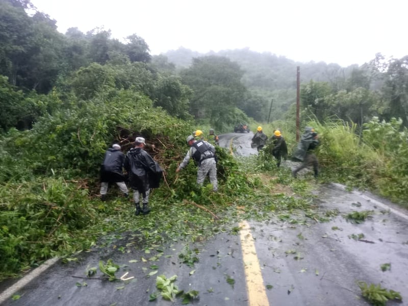 Huracán deja daños