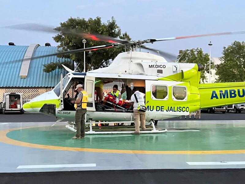 Las autoridades usan los helicópteros de SAMU Jalisco y el Zeus de la Policía de Zapopan para realizar los traslados.