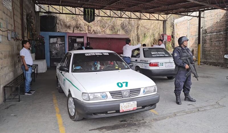 Transporte publico reanuda servicio en Taxco, Guerrero