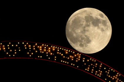 Superluna de octubre deslumbra al mundo