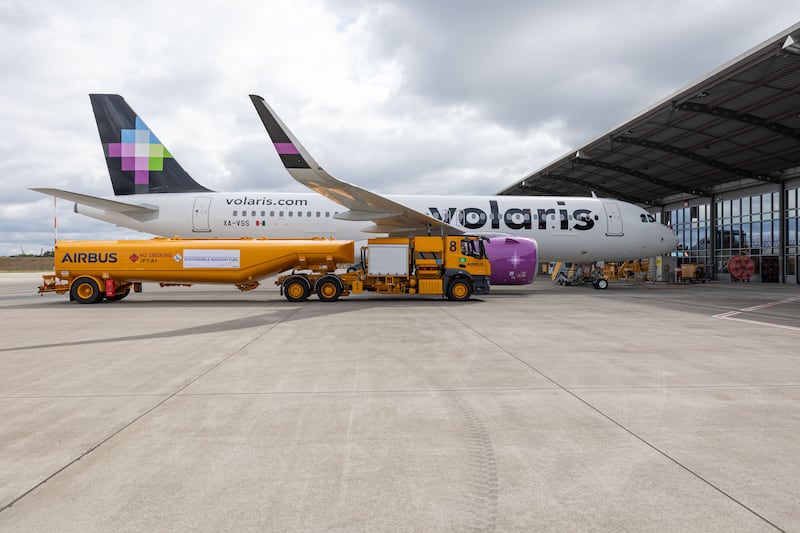 Volaris realiza primer vuelo con combustible de aviación sustentable