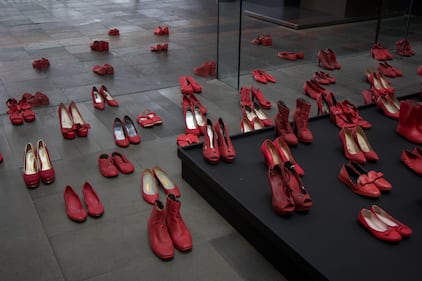 Zapatos Rojos llega al Museo de Memoria y Tolerancia para luchar contra la violencia de género