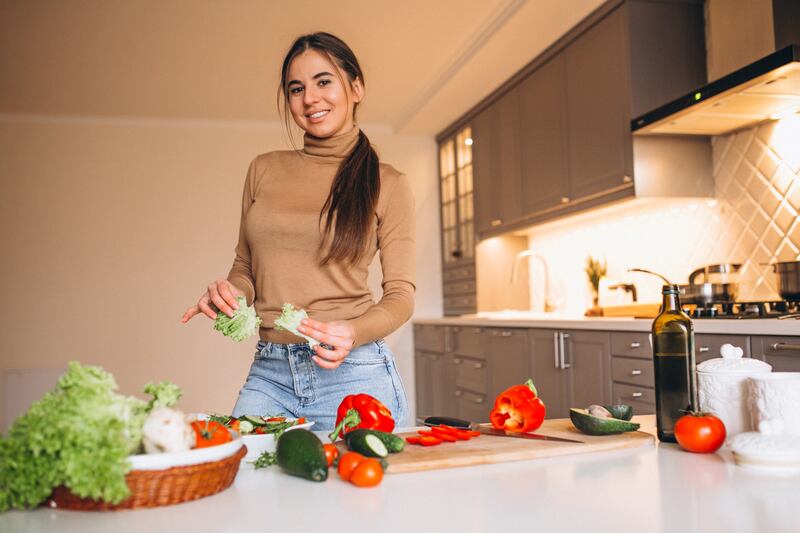 Es importante estar preparado para estos días donde la comida abunda y no siempre cumple con los macronutrientes que tu organismo necesita o puede procesar.