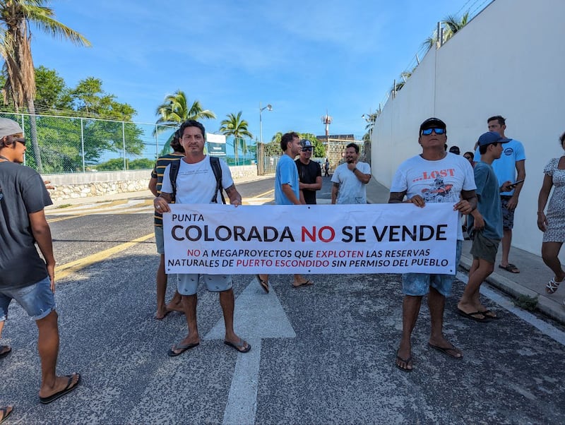 Protestas en Puerto Escondido buscan salvar Punta Colorada, última playa virgen