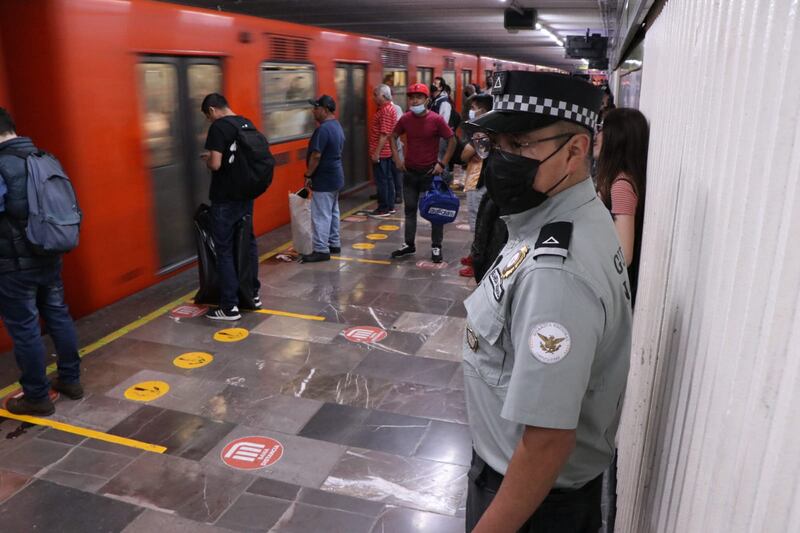 Los elementos comenzaron a desplegarse en diferentes estaciones del sistema de transporte. (Especial)