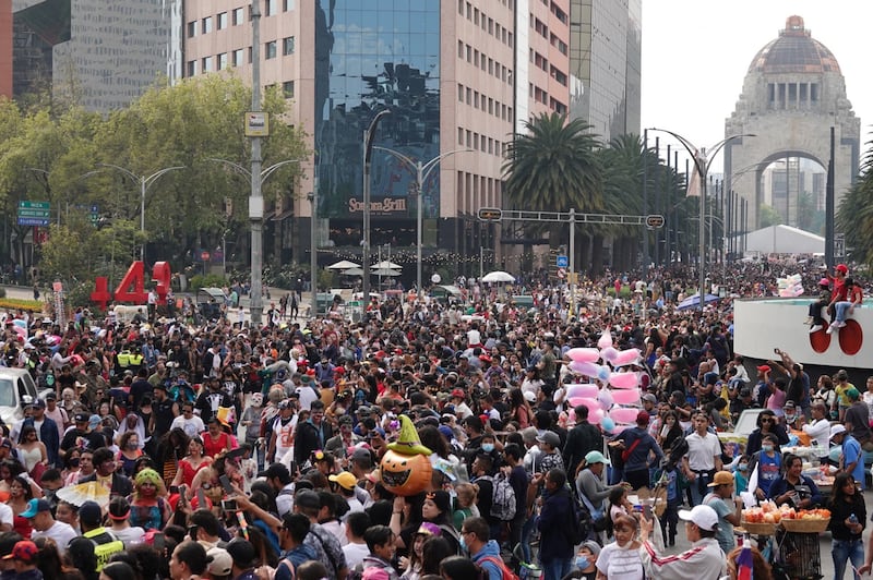 Se llevó a cabo la edición número 15 de la marcha Zombie, que inició en el Monumento a la Revolución y culminó en el Zócalo capitalino