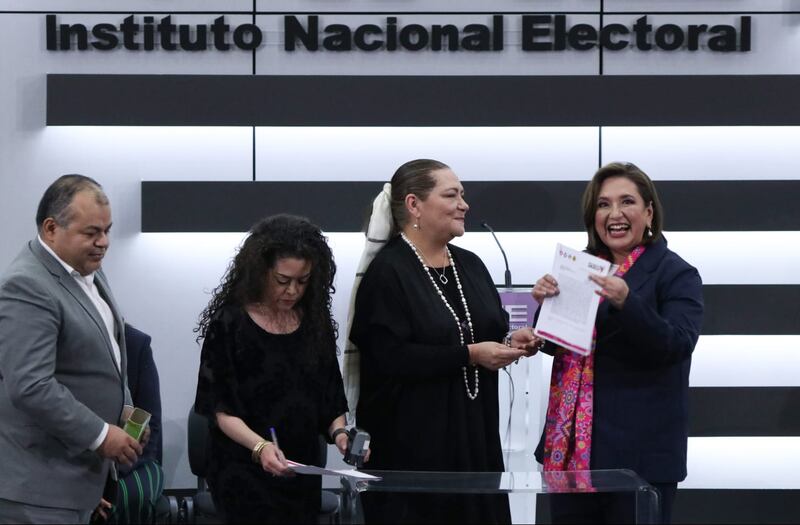 INE registra a Xóchitl Gálvez como candidata presidencial