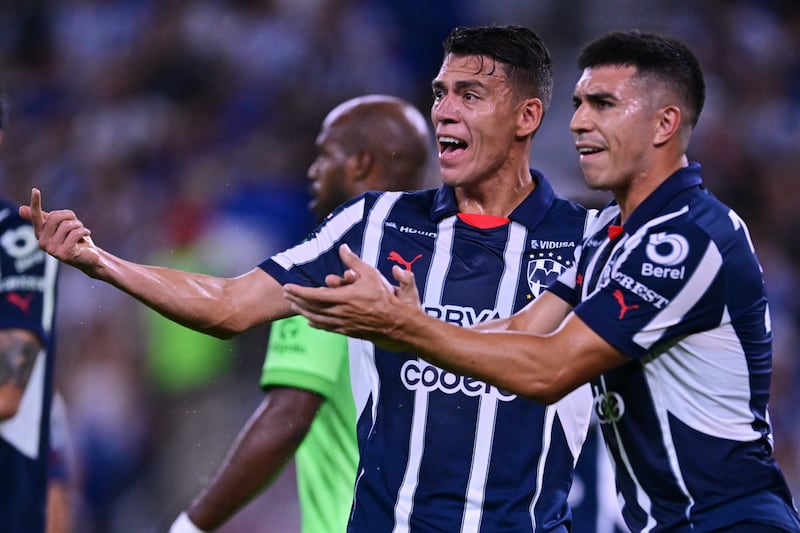 A pocas horas de la Liguilla, jugador de Rayados sufrió accidente.