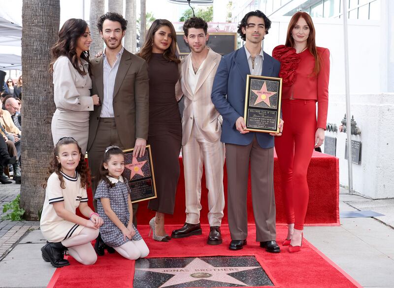 Los hermanos develaron su estrella en el Paseo de la Fama de Hollywood.