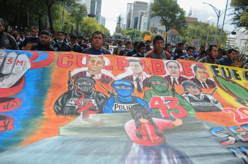 Marcha por los 8 años de Ayotzinapa