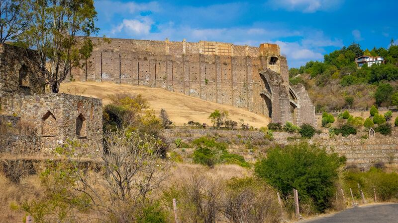 Un Pueblo Mágico que no se parece a ningún otro. Con un clima desértico, tiene mucha magia; le llaman incluso el Pueblo Fantasma, pero no porque esté vacío, sino porque está plagado de leyendas e historias que lo convierten en un destino místico y emocionante.