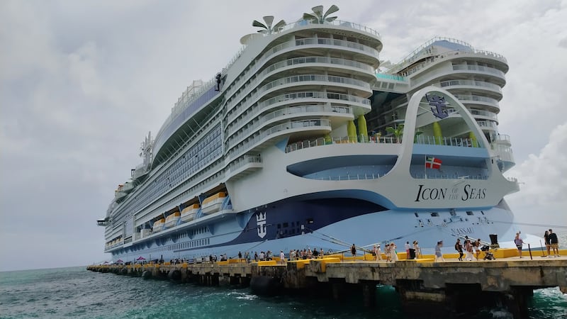 El Icon of the Seas no es solo un crucero; es una ciudad flotante llena de sorpresas gratificantes, que te cautivará por su excelente servicio, diseño innovador y múltiples actividades