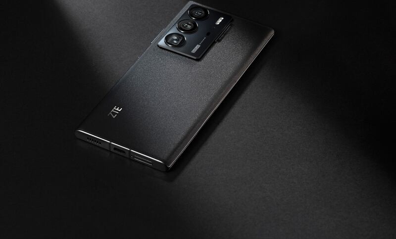 ZTE Axon 40