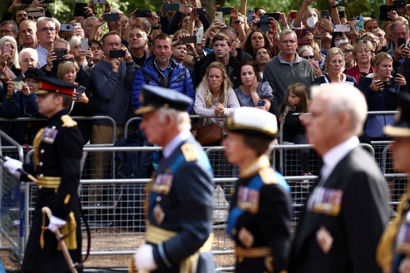 Reina sale por última vez de Palacio de Buckingham