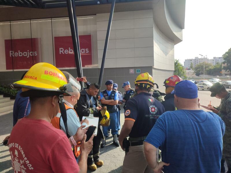 Desalojan centro comercial en Cuernavaca por amenaza de artefacto explosivo