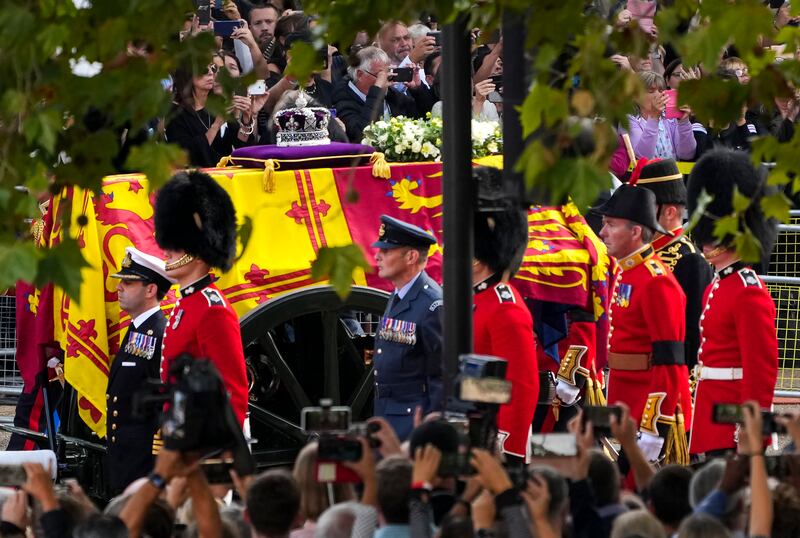 Reina sale por última vez de Palacio de Buckingham