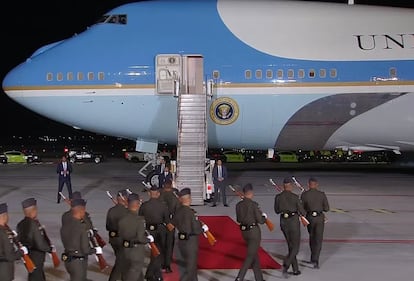 Biden y AMLO se encuentran en el Aeropuerto Felipe Ángeles