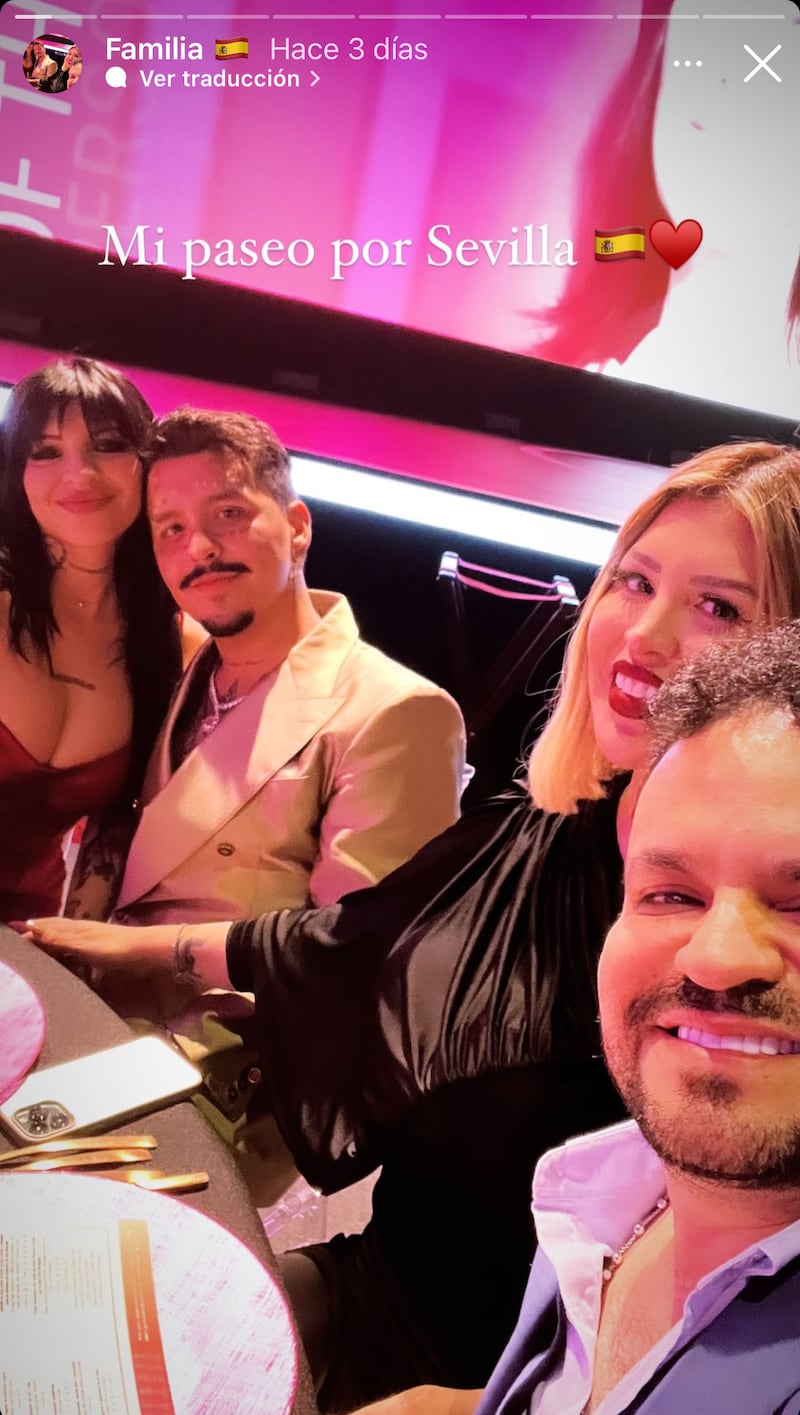 Familia de Christian Nodal en los Grammy Latino 2023