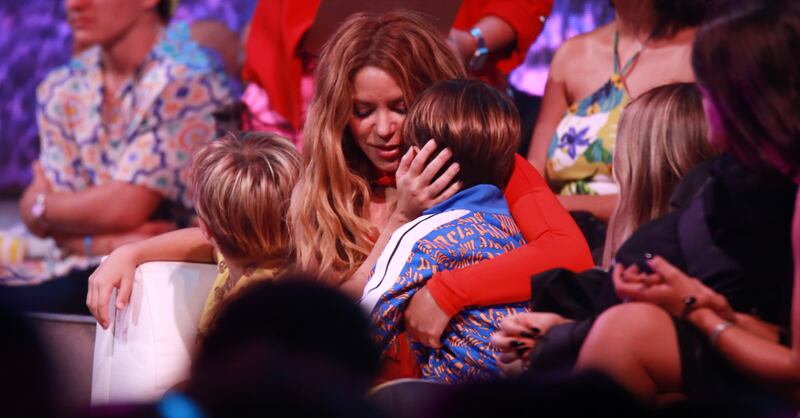 Un hombre hizo pasar a Shakira uno de los momentos más atemorizantes a las afueras de su residencia en Miami.