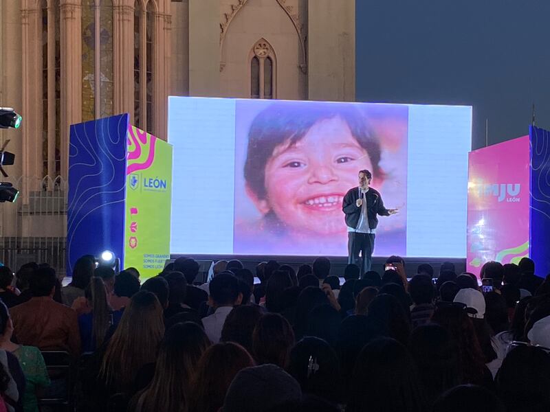 Sus anécdotas buscaron motivar a los jóvenes a viajar.