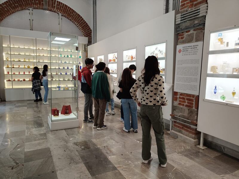 El MUPE es un espacio inmersivo donde el arte, la cultura y la historia del perfume se entrelazan en experiencias y talleres únicos. Conoce la opinión de Angela Ciampagna, experta perfumista internacional, sobre este fascinante museo