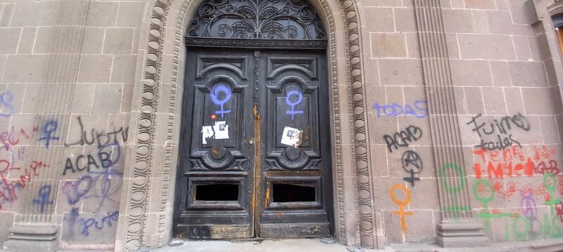 Esta puerta del lado de Zaragoza tuvo daños considerables.