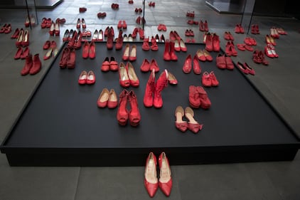 Zapatos Rojos llega al Museo de Memoria y Tolerancia para luchar contra la violencia de género