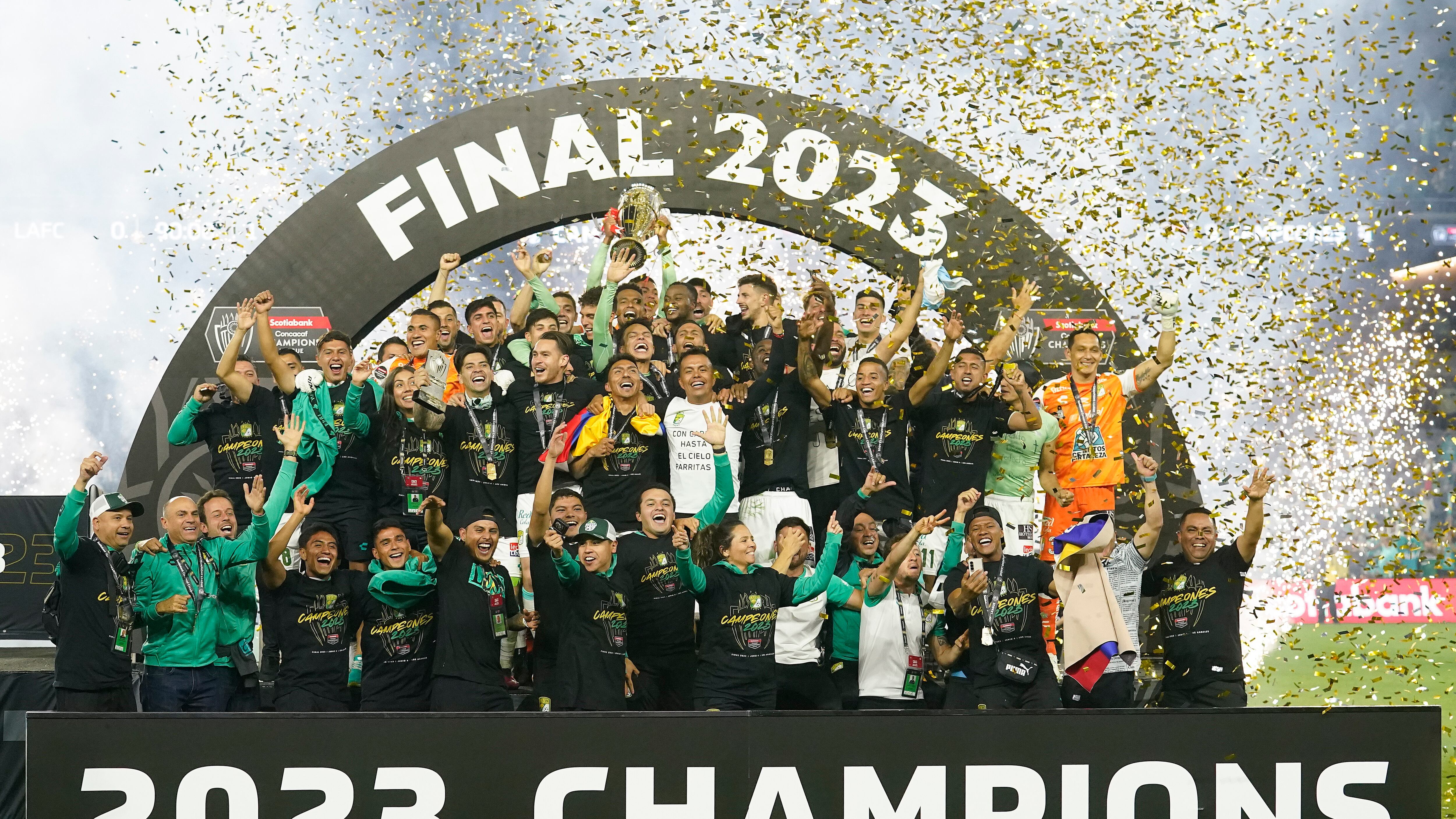 León celebra tras conseguir el título de la Liga de Campeones de la CONCACAF al vencer en el duelo de vuelta al LAFC el domingo 4 de junio del 2023.