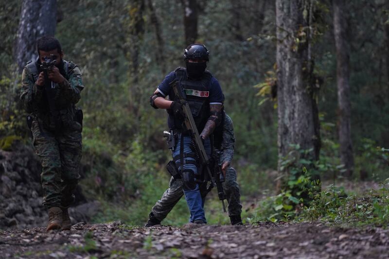 El Cártel Jalisco Nueva Generación (CJNG) mantiene campos de entrenamiento en la cierra michoacana, camuflajeados entre las huertas y campos de limón (Cuartoscuro).