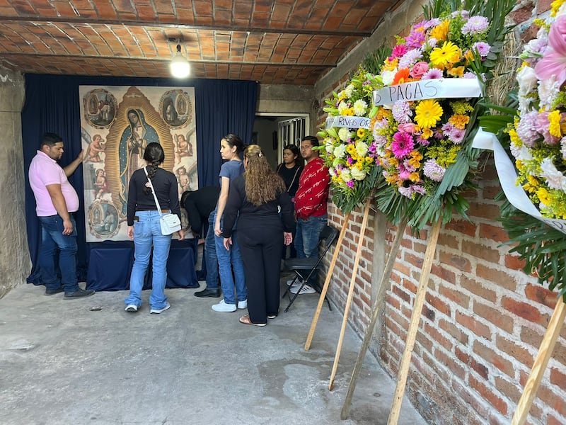 Funeral de Alejandra Rivas, de 35 años y María José de 1 año