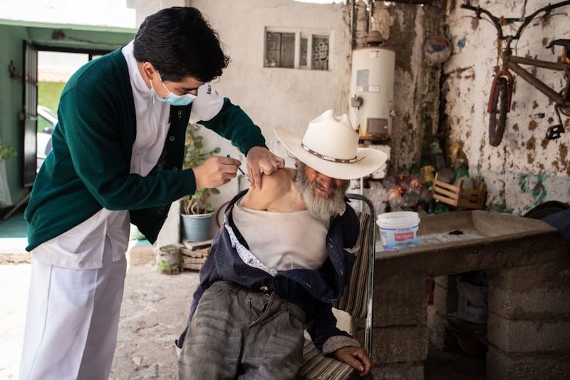 Salud Casa por Casa, convocatoria médicos y enfermeros