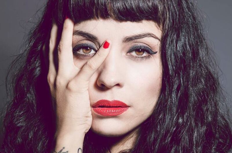 Mon Laferte dijo que en Rojo eran explotadores de mierda.