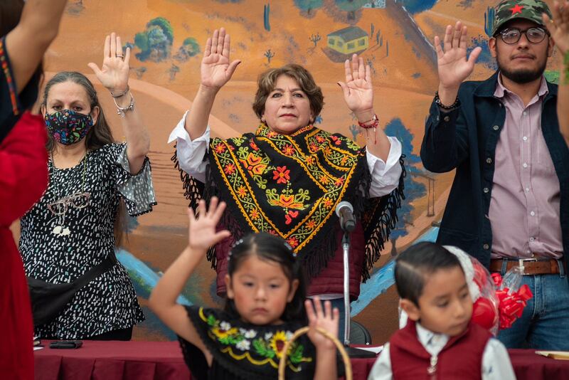 Delfina Gómez y Pepe Couttolenc quisieron firmar este pacto ambientalista con esta ceremonia ancestral.