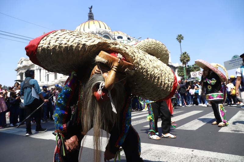 Se llevó a cabo el 14vo desfile y concurso de alebrijes monumentales del Museo de Arte Popular en las principales calles de la Ciudad de México.