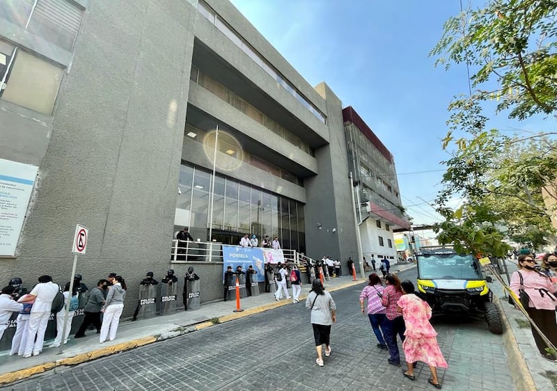 El pliego petitorio se entregó en las instalaciones de la Secretaría de Salud.