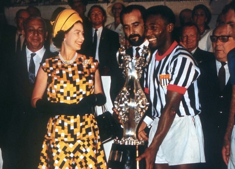 Pelé y la Reina Isabel