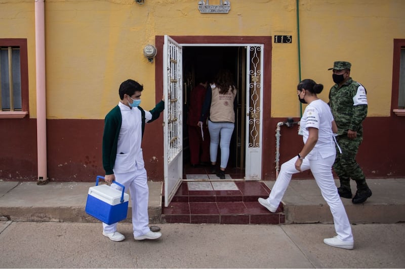 Convocatoria médicos y enfermeros Salud Casa por Casa