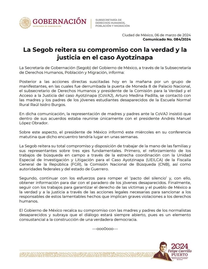 Segob responde a normalistas de Ayotzinapa tras derribar puerta en Palacio Nacional